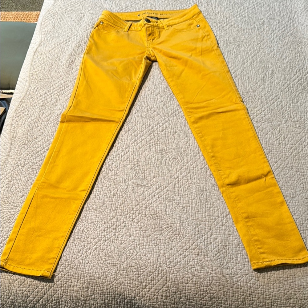 Mustard yellow Skinny Jeans
New, never worn